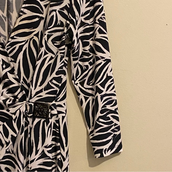 Anne Klein Multi Color Size 4 V-Neck Abstract Print Wrap Quarter Sleeve Dress - Picture 7 of 12